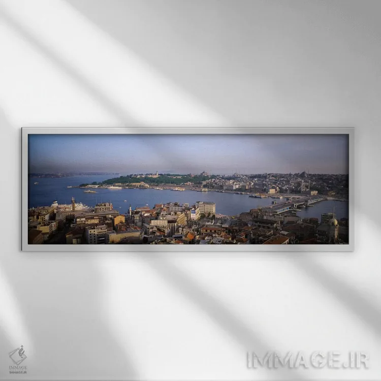 تابلو Istanbul, Turkey,نمای زاویه بالا از شاخ طلایی (هالیچ) و محلههای اطراف، استانبول، ترکیه اثر پانورامیک ایمجز (استودیو عکاسی عریض) - نمای قابدار سفید
