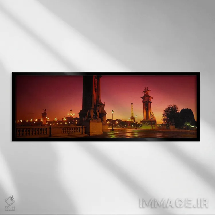 تابلو Paris, France,نمای دور از برج ایفل از میان پایههای پل الکساندر سوم، پاریس، فرانسه اثر پانورامیک ایمجز (استودیو عکاسی عریض) - نمای قابدار مشکی