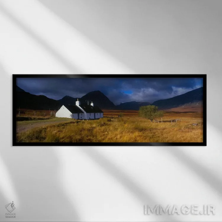 تابلو Near Glen Coe, Highlands, Scotland,کلبه بلکراک (کلبه صعود باشگاه کوهنوردی بانوان اسکاتلند)، نزدیک گلن کو، ارتفاعات اسکاتلند اثر پانورامیک ایمجز (استودیو عکاسی عریض) - نمای قابدار مشکی