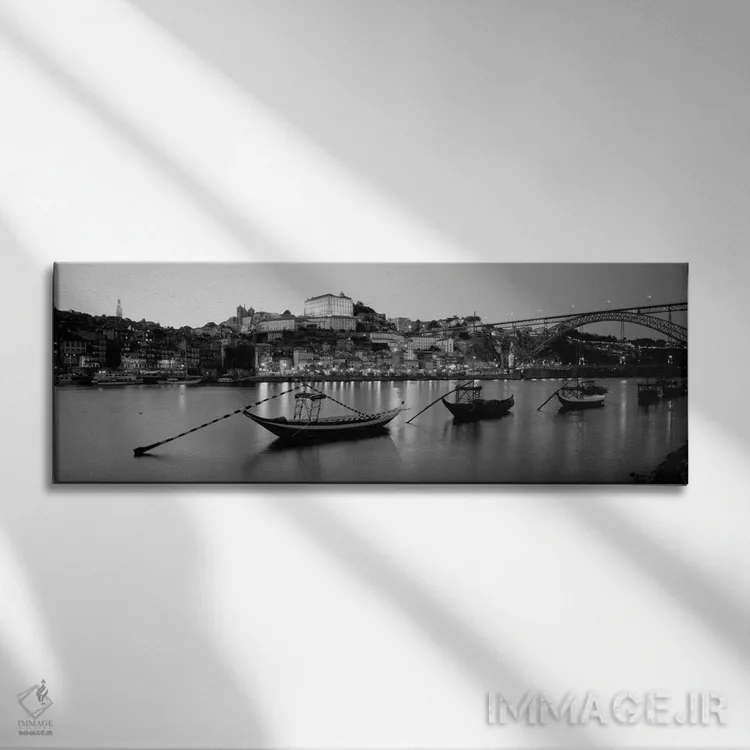 تابلو Porto, Portugal (black & white),قایقها در رودخانه دورو، پورتو، پرتغال (سیاه و سفید) اثر پانورامیک ایمجز (استودیو عکاسی عریض) - نمای روبهرو روی دیوار
