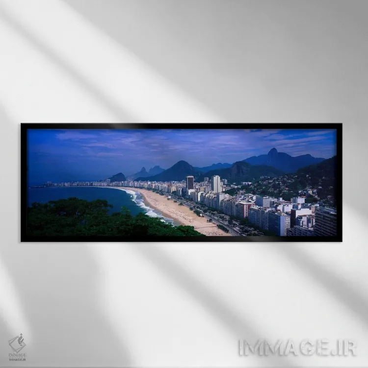 تابلو Rio de Janeiro, Brazil,نمای زاویهبالا از کوپاکابانا و پارکهای ملی اطراف، ریو دو ژانیرو، برزیل اثر پانورامیک ایمجز (استودیو عکاسی عریض) - نمای قابدار مشکی