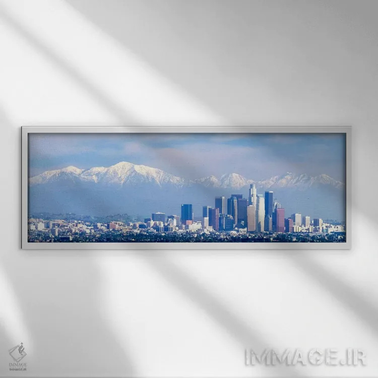 تابلو San Gabriel Mountains, City of Los Angeles, California, USA,ساختمانها در شهری با کوههای پوشیده از برف در پسزمینه، کوههای سن گابریل، لسآنجلس، کالیفرنیا، ایالات متحده آمریکا اثر پانورامیک ایمجز (استودیو عکاسی عریض) - نمای قابدار سفید