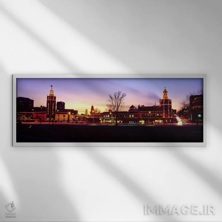 تابلو Country Club Plaza, Kansas City, Jackson County, Missouri, USA,ساختمانها در شهر، کانتری کلاب پلازا، کانزاس سیتی، شهرستان جکسون، میسوری، ایالات متحده آمریکا اثر پانورامیک ایمجز (استودیو عکاسی عریض) - نمای قابدار سفید