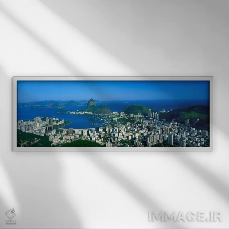 تابلو Rio de Janeiro, Brazil,نمای هوایی از محلههای بوتافوگو و اورکا با کوه کلهقندی، ریو دو ژانیرو، برزیل اثر پانورامیک ایمجز (استودیو عکاسی عریض) - نمای قابدار سفید