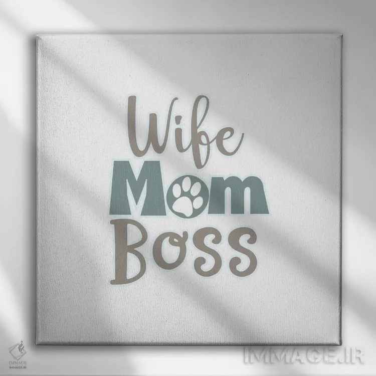 تابلو همسر، مادر، رئیس اثر دلورس ناسکرنت - نمای روبهرو روی دیوار