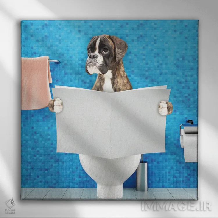 تابلو بوکسور نشسته روی سنگ توالت در حال مطالعه اثر هلگا۱۹۸۱ (هنرمند دیجیتال) - نمای روبهرو روی دیوار