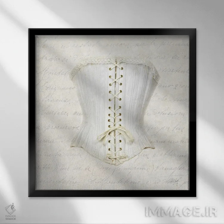 تابلو کرسه ۲ (دستگاه یا لباس مخصوص) اثر دبورا رِوِل - نمای قابدار مشکی