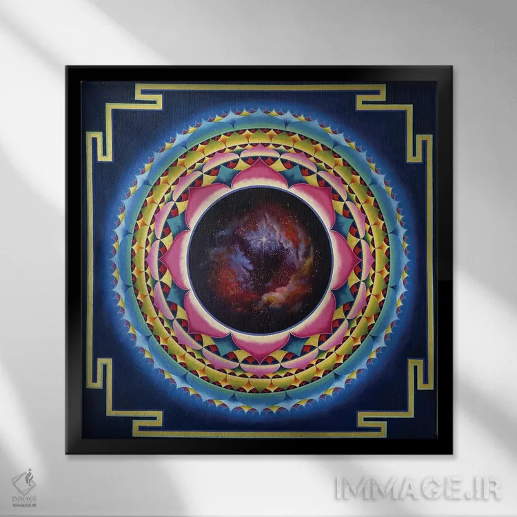 تابلو مندالای گل کیهانی اثر دیانا تیتووا - نمای قابدار مشکی