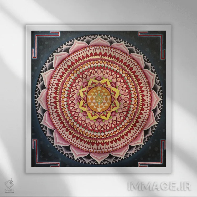 تابلو شری یانترا لوتوس هزار پر اثر دیانا تیتووا - نمای قابدار سفید