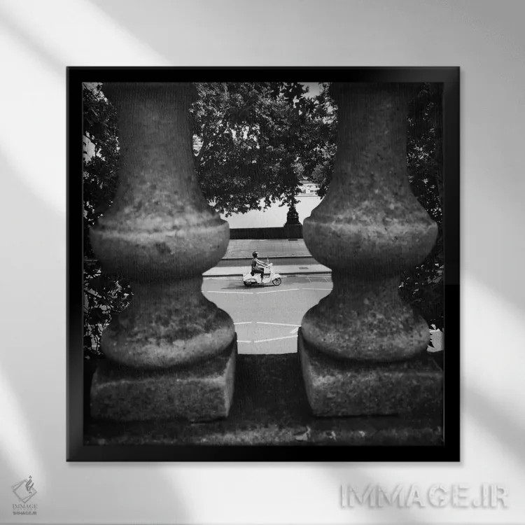 تابلو رویایت را دنبال کن اثر آمادئوس لانگ - نمای قابدار مشکی