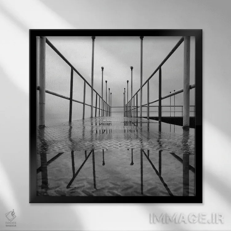 تابلو اشتباهات نشانهٔ تلاش توست اثر آمادئوس لانگ - نمای قابدار مشکی