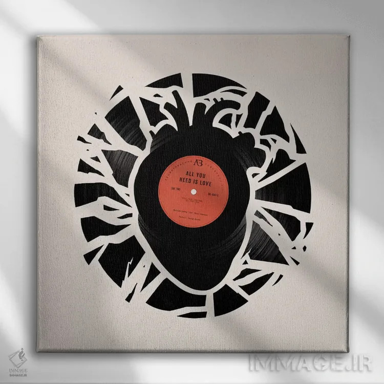 تابلو تنها چیزی که لازم داری عشق است اثر انکل دیکا - نمای روبهرو روی دیوار