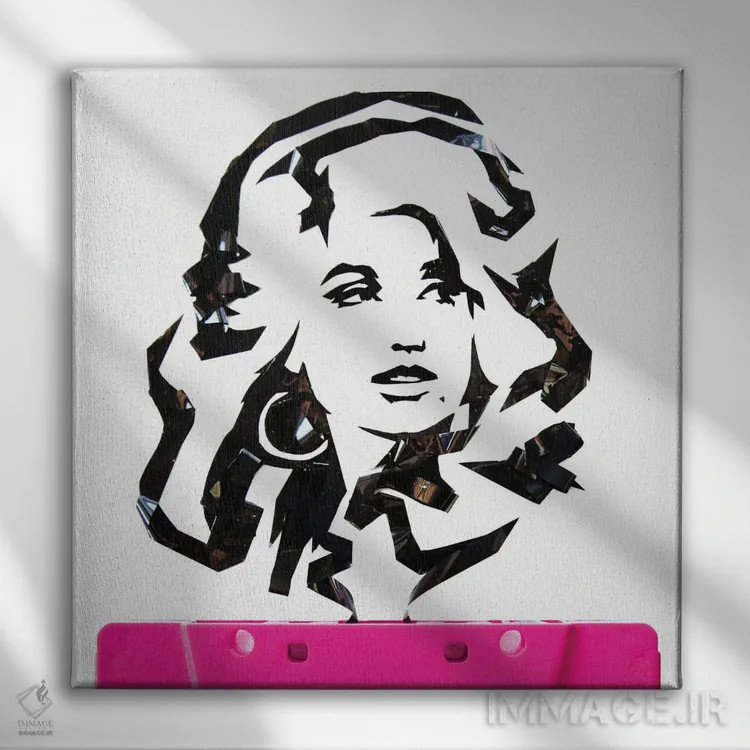 تابلو دالی پارتن (خواننده) اثر اریکا آیریس - نمای روبهرو روی دیوار