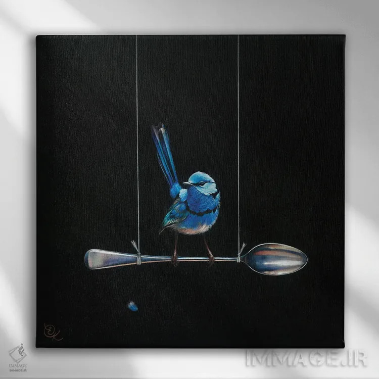 تابلو پرنده پری سرخوش روی قاشق (گونه پریآبی استرالیا) اثر النا کولوتوشا - نمای روبهرو روی دیوار