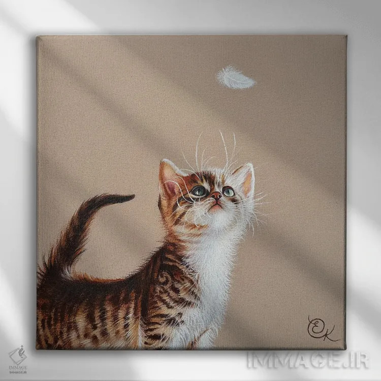 تابلو بچهگربه و پر اثر النا کولوتوشا - نمای روبهرو روی دیوار