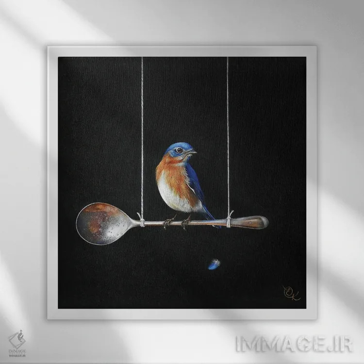 تابلو پرنده روی قاشق اثر النا کولوتوشا - نمای قابدار سفید