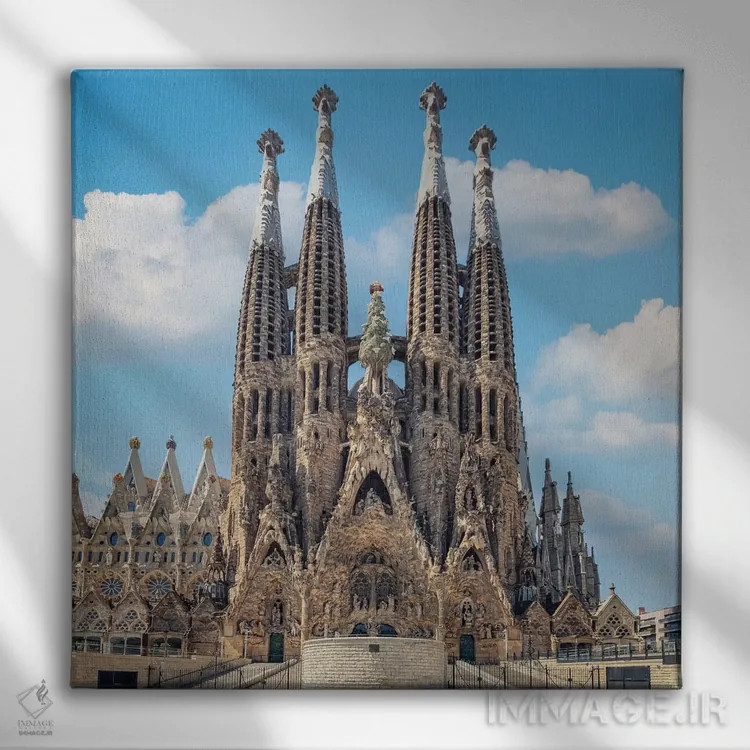 تابلو یادبود بارسلون اثر مانجیک پیکچرز (استودیو عکاسی یا فیلمسازی) - نمای روبهرو روی دیوار