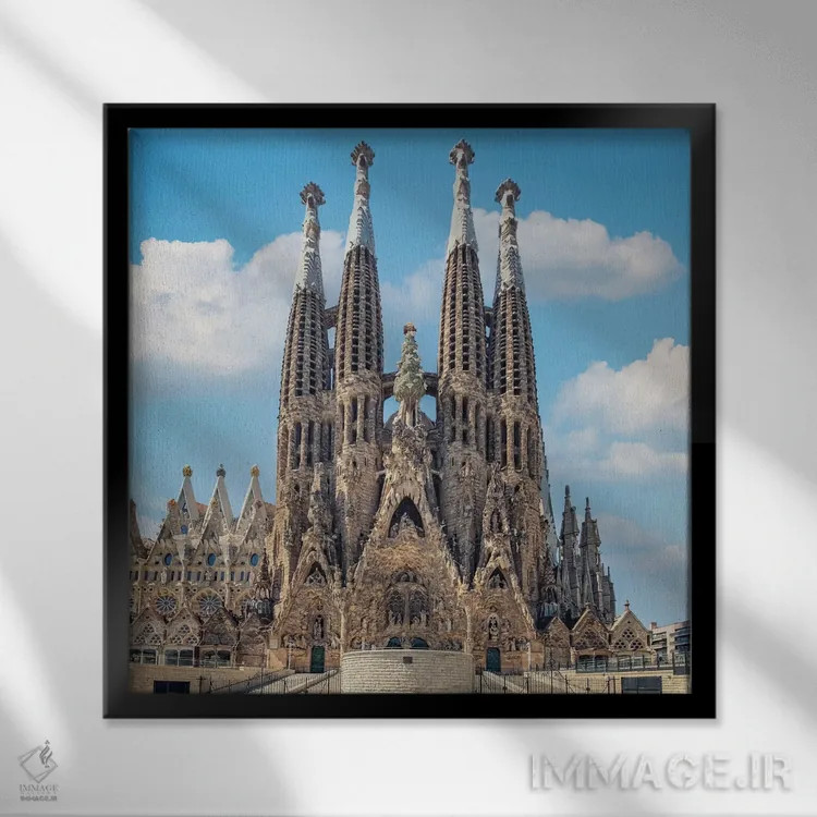 تابلو یادبود بارسلون اثر مانجیک پیکچرز (استودیو عکاسی یا فیلمسازی) - نمای قابدار مشکی