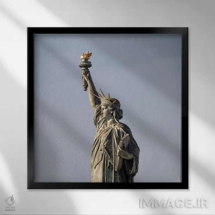 تابلو آزادی اثر مانجیک پیکچرز (استودیو عکاسی یا فیلمسازی) - نمای قابدار مشکی