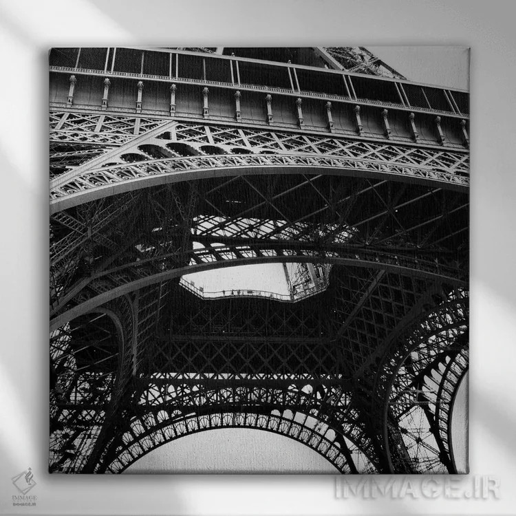 تابلو میدان منظرههای ایفل ۳ اثر امیلی ناواس - نمای روبهرو روی دیوار