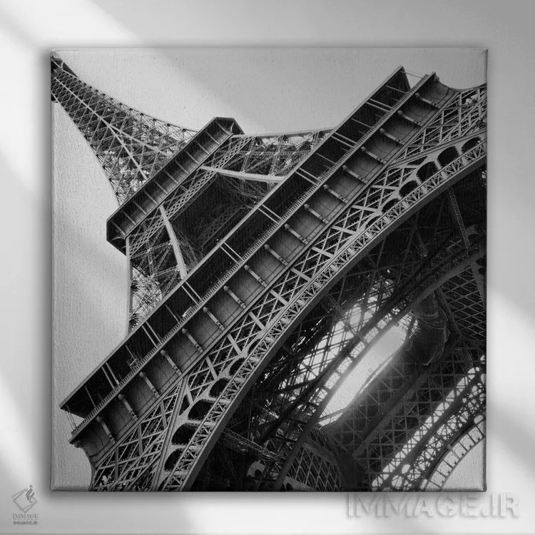 تابلو میدان منظرهٔ ایفل I اثر امیلی ناواس - نمای روبهرو روی دیوار