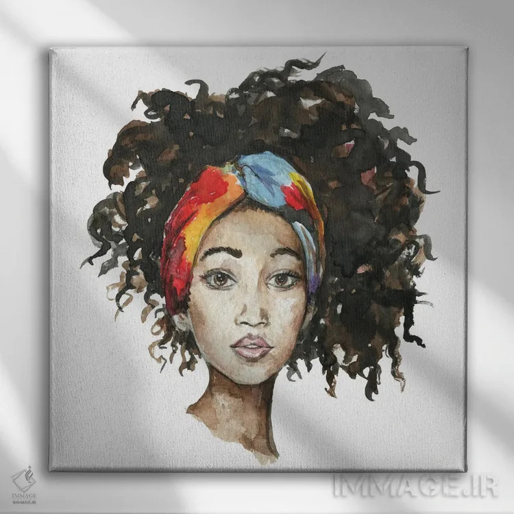 تابلو دختر آفریقایی با هدبند اثر افرازی گرافیکز (استودیو طراحی) - نمای روبهرو روی دیوار