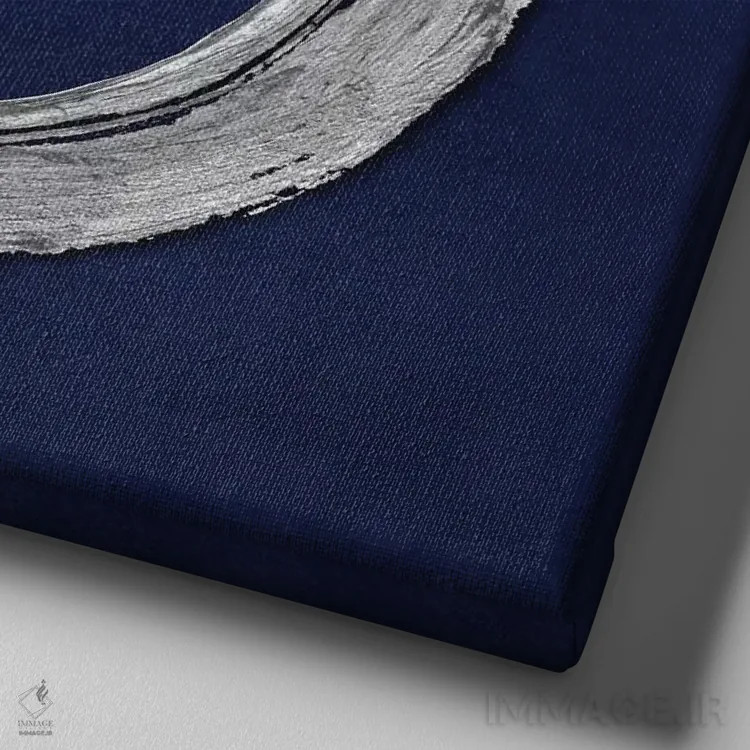 تابلو دایره ذن نقرهای روی زمینه آبی ۱ اثر الی رابرتز - نمای نزدیک بافت بوم