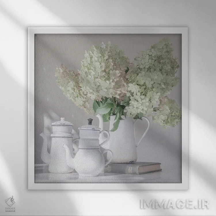 تابلو قهوهجوشهای کهنه با گلهای ادریس سفید اثر ارین اسپارلر - نمای قابدار سفید