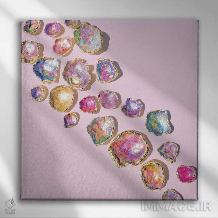 تابلو کاسههای کریستالی اثر ارین سامر - نمای روبهرو روی دیوار