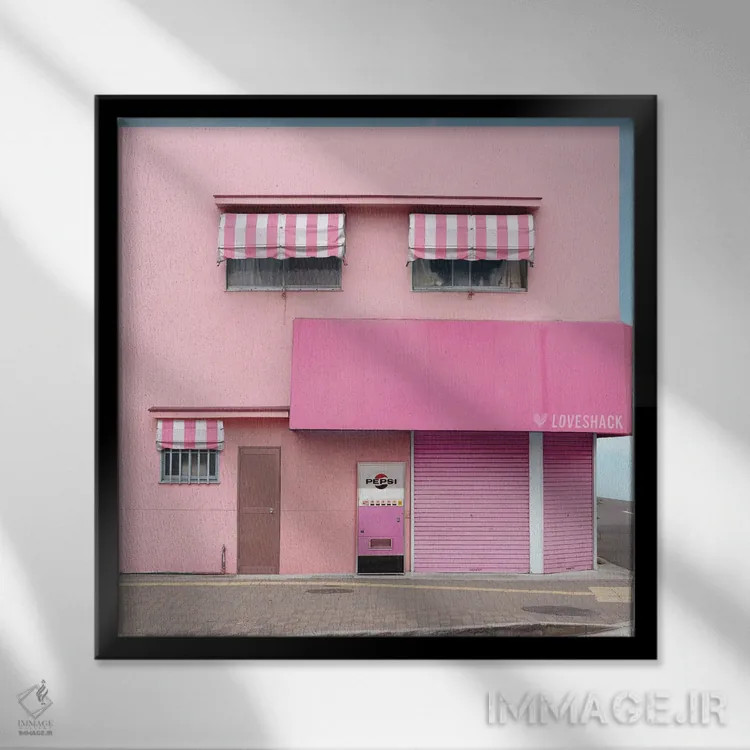 تابلو کلبه عشق اثر ارین سامر - نمای قابدار مشکی