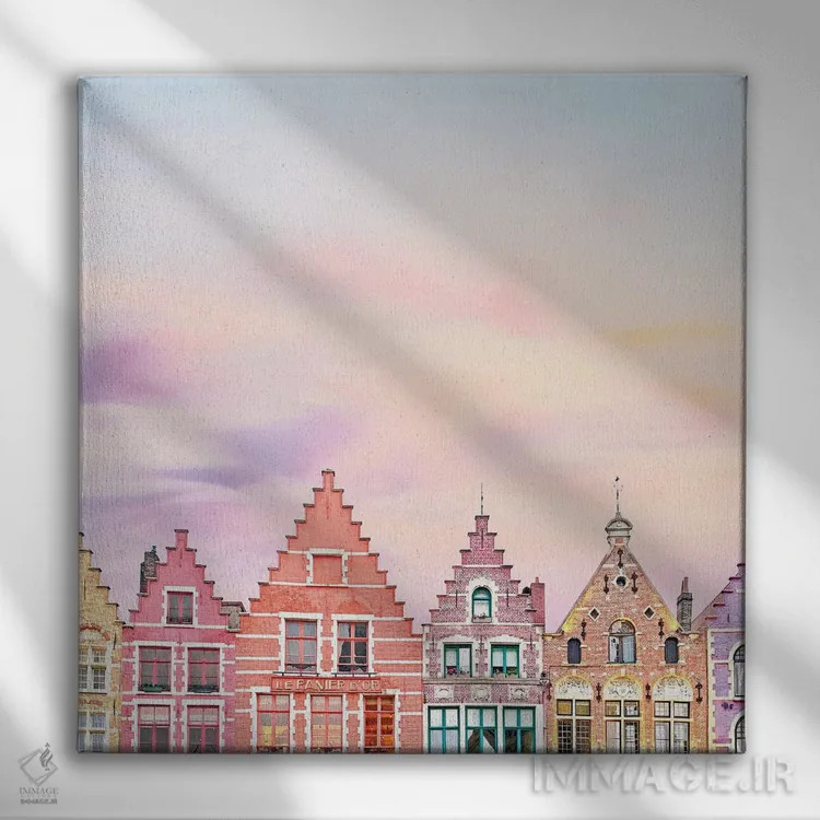 تابلو بامها در بروژ (شهر در بلژیک) اثر ارین سامر - نمای روبهرو روی دیوار