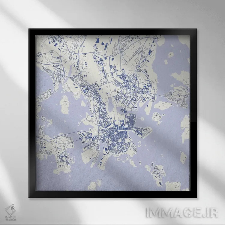 تابلو نقشه شهری هلسینکی (آبی) اثر اوربانمپ (نقشه شهری؛ استودیو نقشه یا طراح) - نمای قابدار مشکی