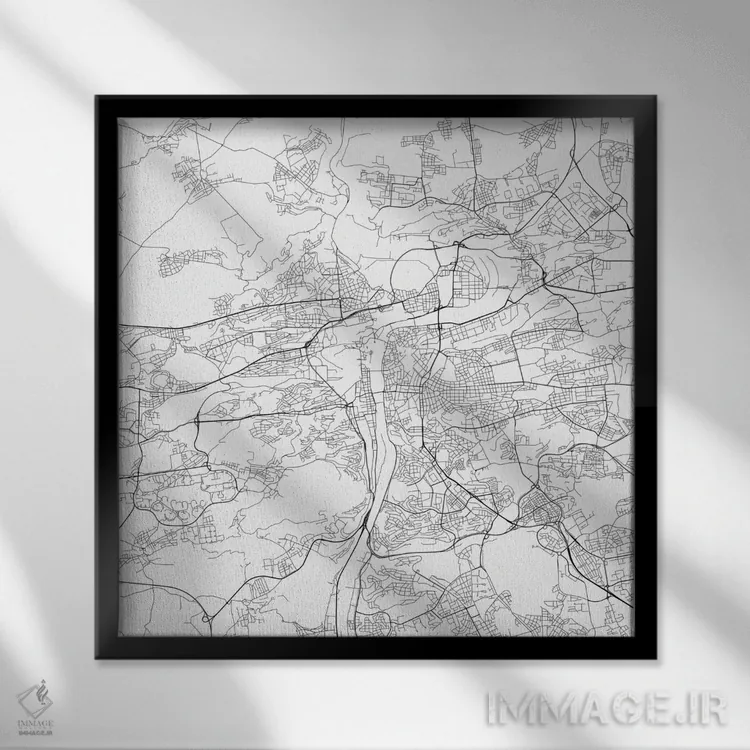 تابلو نقشهٔ جادههای شهری پراگ (سفید) اثر اوربانمپ (نقشه شهری؛ استودیو نقشه یا طراح) - نمای قابدار مشکی