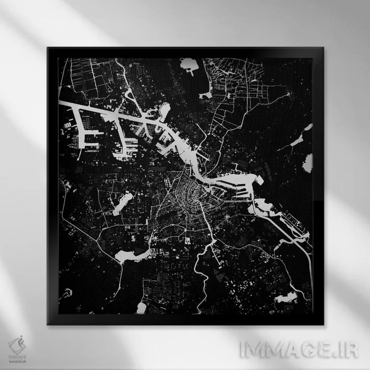 تابلو نقشهٔ شهری آمستردام (سیاه) اثر اوربانمپ (نقشه شهری؛ استودیو نقشه یا طراح) - نمای قابدار مشکی