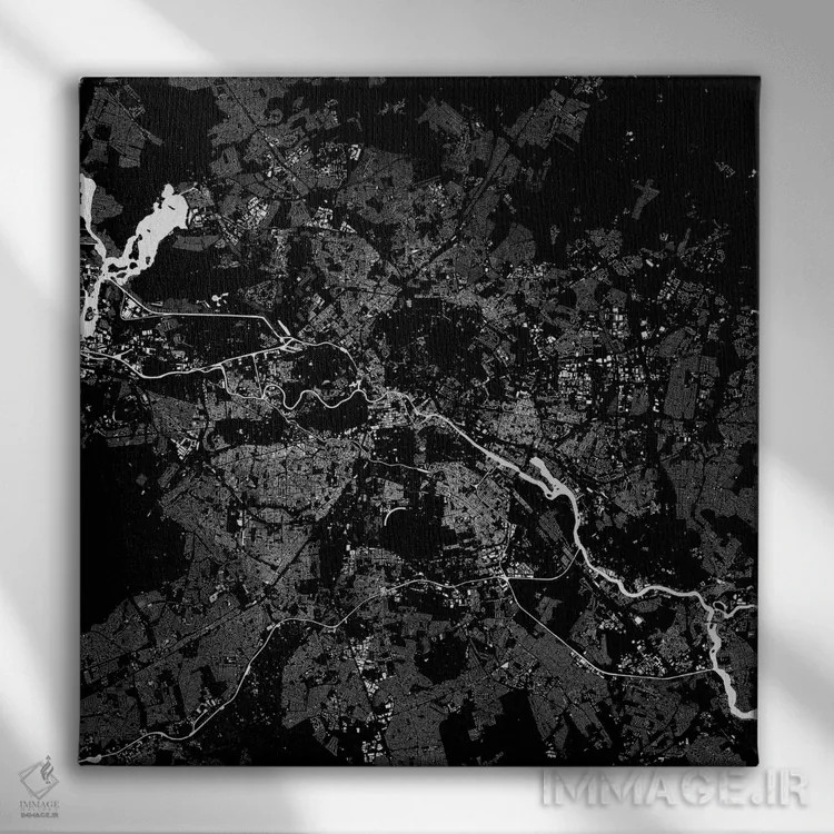 تابلو نقشهٔ شهری برلین (سیاه) اثر اوربانمپ (نقشه شهری؛ استودیو نقشه یا طراح) - نمای روبهرو روی دیوار