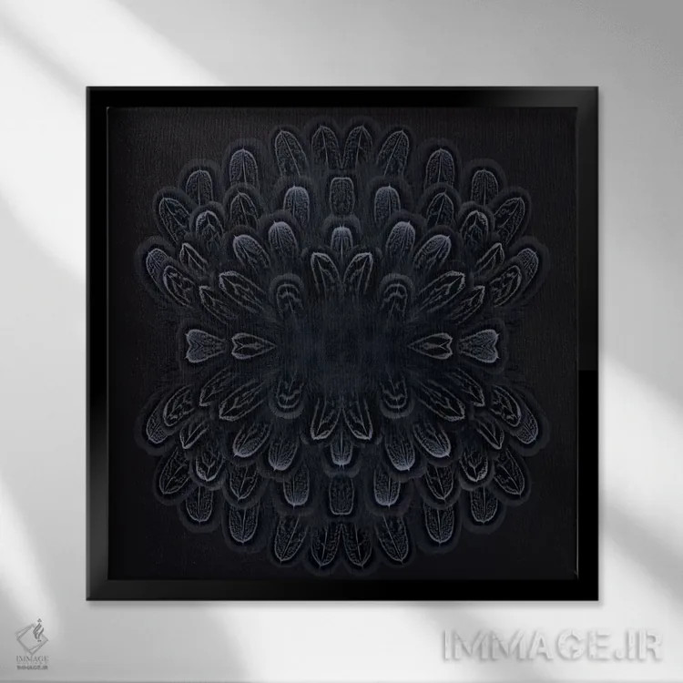 تابلو انفجار پرهای خاکستری اثر آلیسون فنل - نمای قابدار مشکی