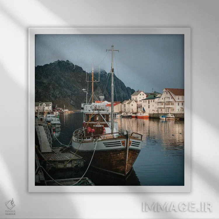 تابلو بندر نروژی اثر فابیان فورتمن - نمای قابدار سفید