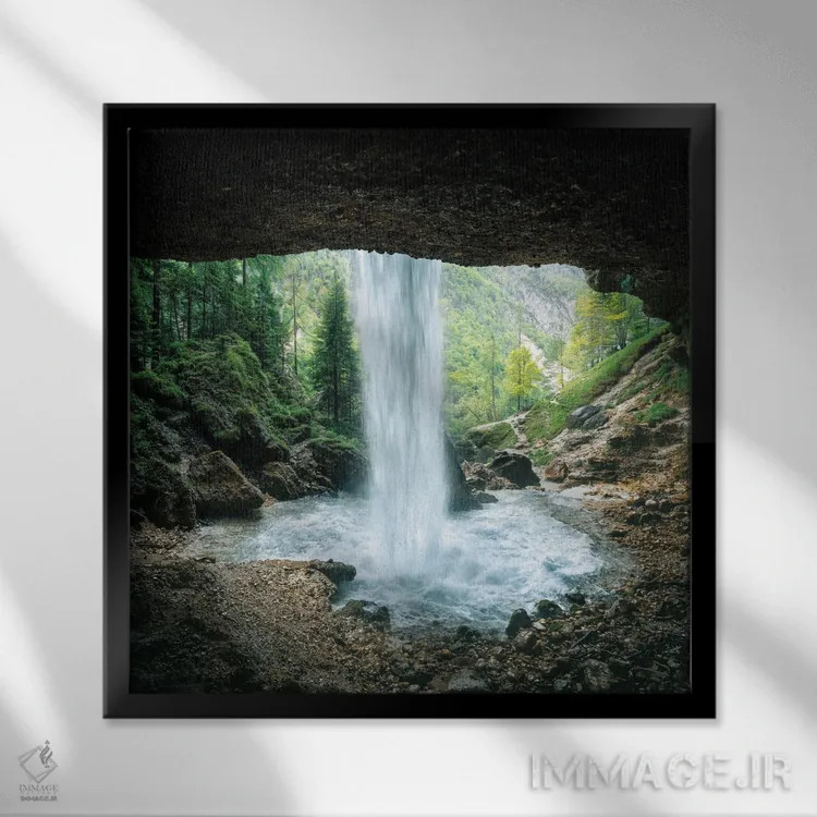 تابلو پشت آبشار اثر فابیان فورتمن - نمای قابدار مشکی