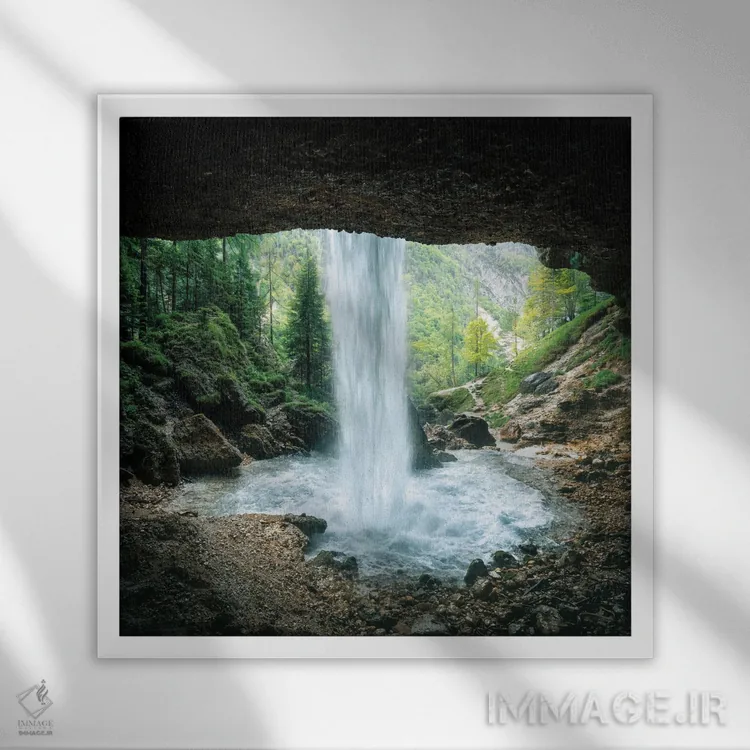 تابلو پشت آبشار اثر فابیان فورتمن - نمای قابدار سفید