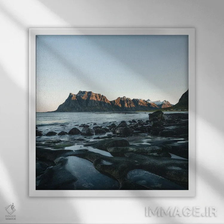 تابلو ساحل سنگی اثر فابیان فورتمن - نمای قابدار سفید