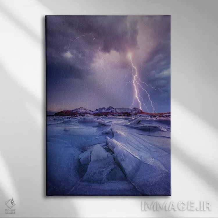 تابلو درخش برق یخزده اثر برنت شاونور - نمای روبهرو روی دیوار