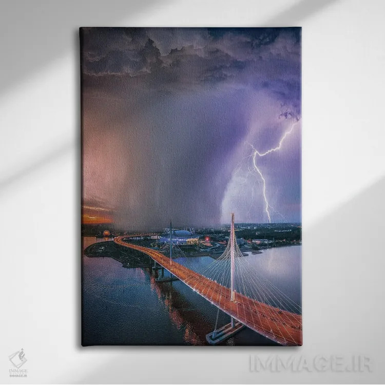 تابلو صاعقه در سن پترزبورگ اثر برنت شاونور - نمای روبهرو روی دیوار