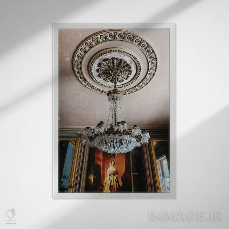 تابلو لوستر چارلستون VI اثر بثانی یانگ - نمای قابدار سفید