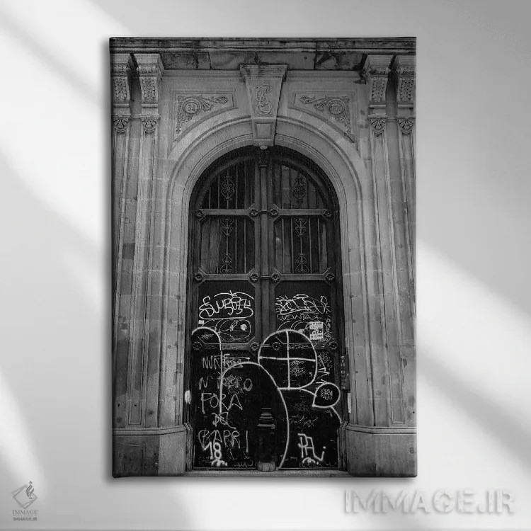 تابلو درهای بارسلونا دو اثر بثانی یانگ - نمای روبهرو روی دیوار