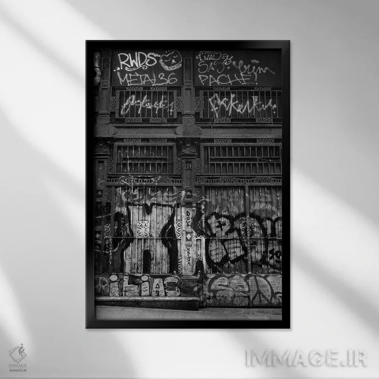 تابلو نقاشی دیواری بارسلونا اثر بثانی یانگ - نمای قابدار مشکی