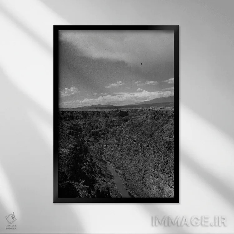 تابلو دره ریو گراند ۷ اثر بثانی یانگ - نمای قابدار مشکی