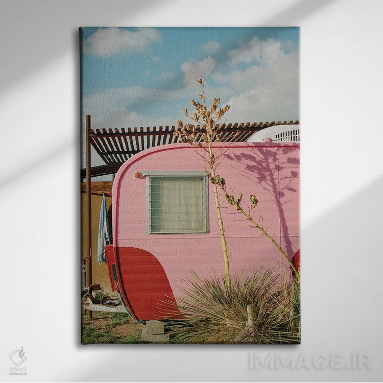 تابلو اِل کُسمیکو مارفا ۲ (هتل معروف در تگزاس) اثر بثانی یانگ - نمای روبهرو روی دیوار