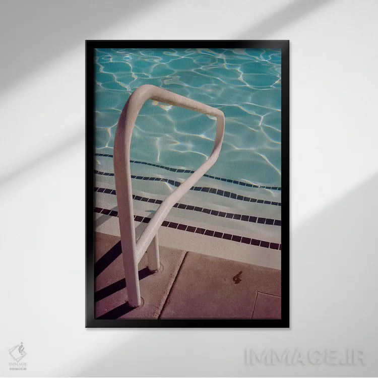 تابلو روز استخر پالم اسپرینگز اثر بثانی یانگ - نمای قابدار مشکی