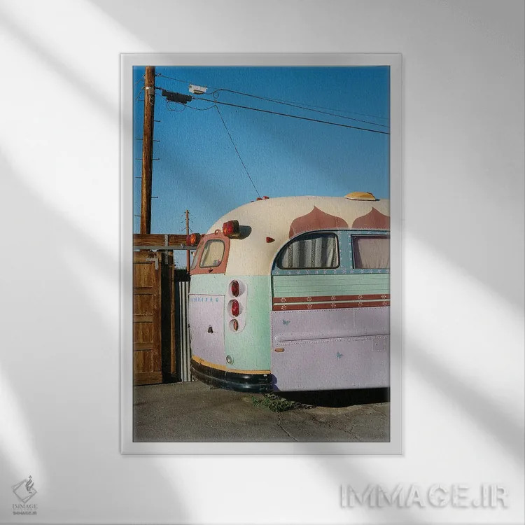 تابلو اتوبوس جاشوا تری روی نگاتیو اثر بثانی یانگ - نمای قابدار سفید