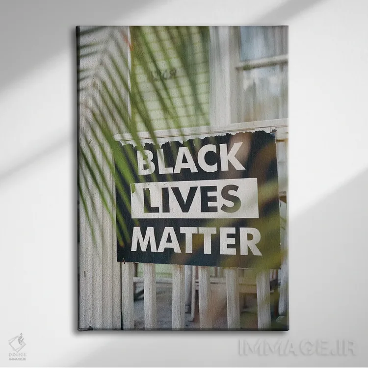 تابلو جان سیاهپوستان مهم است روی نگاتیو (جنبش اجتماعی) اثر بثانی یانگ - نمای روبهرو روی دیوار
